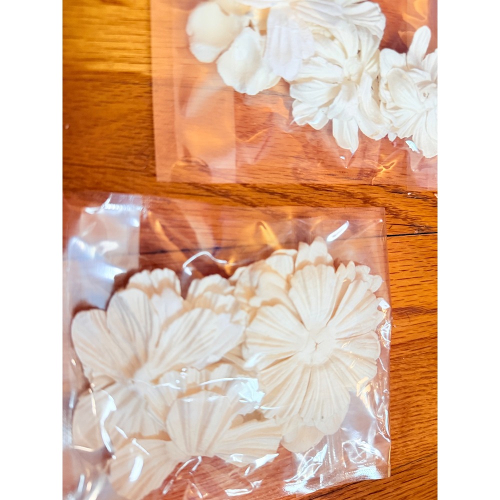 White Fabric Flower Petals Craft Supplies DIY Wedding DecorFloral Accents 3 Bags - Picture 2 of 4
